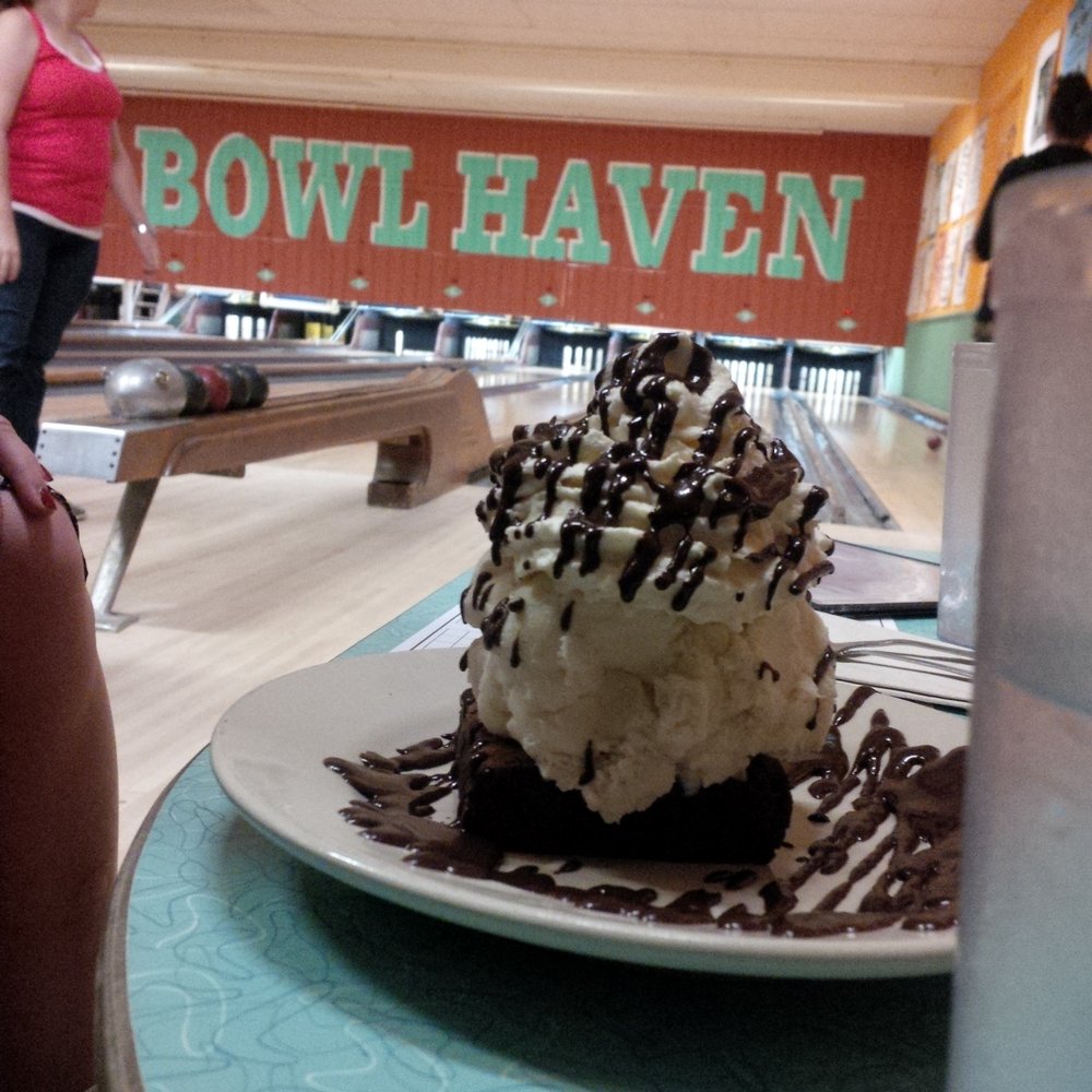 American Flatbread - B&B: Brownie & Bowling - Pizza Near Me - Somerville, Massachusetts American Flatbread - B&B: Brownie & Bowling - Pizza Near Me - Somerville, Massachusetts
