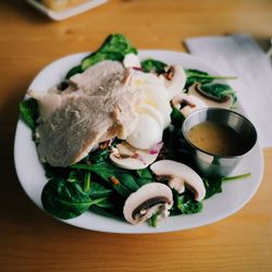 Memories Cafe & Eatery - Spinach salad with chicken