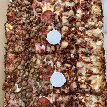 Jet's Pizza - Deep dish half bbq chicken and half all meaty - Pizza Near Me - Mansfield, Texas Jet's Pizza - Deep dish half bbq chicken and half all meaty - Pizza Near Me - Mansfield, Texas