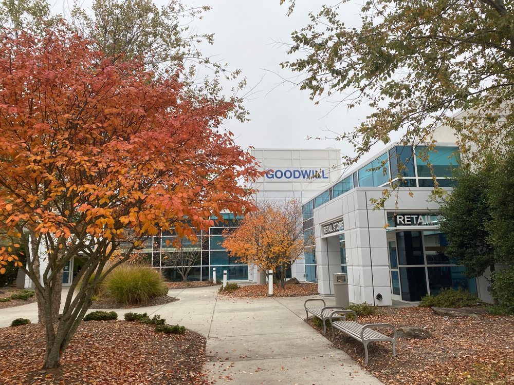 GOODWILL STORE AND DONATION CENTER Updated August 2024 12 Photos