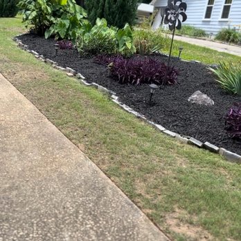 Belk Landscaping - After black mulch - Landscaping Near Me Belk Landscaping - After black mulch - Landscaping Near Me