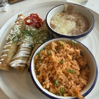 Esperanza Cocina de la Playa - Seafood Near Me - Manhattan Beach, California