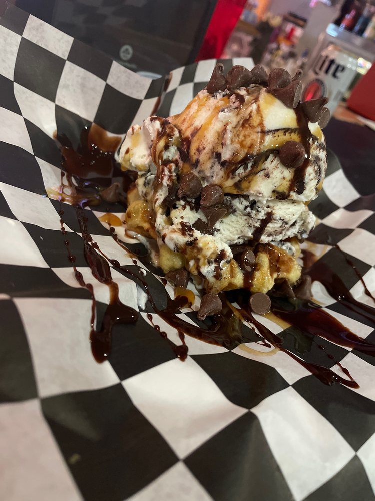 MOOSE KNUCKLE BAR & GRILL CRESTON Updated September 2024 341 E IL