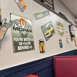 Dad's Garage Grill & Burger House - Atmosphere