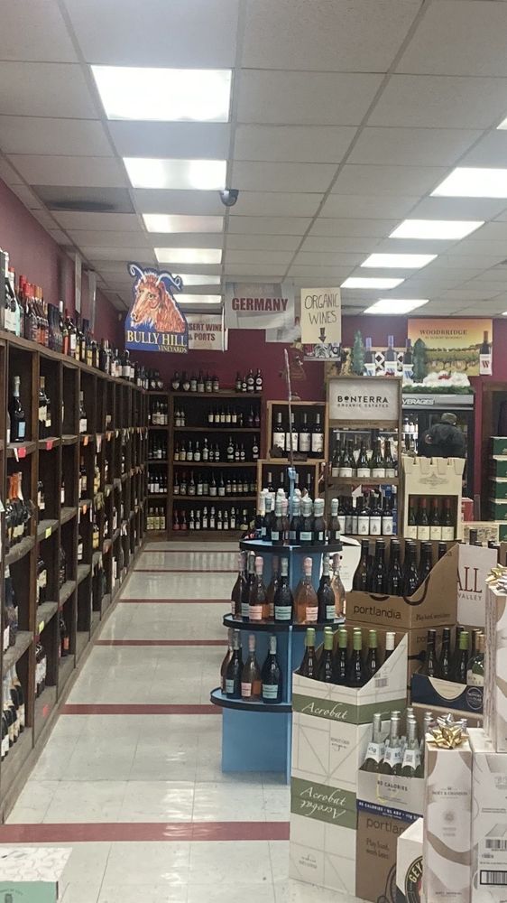 Geraghty's Discount Wines & Liquors Logo
