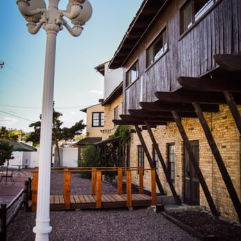 El Rancho Hotel - Outback by the pool! Lots of light! - Hotels Near Me - Gallup, New Mexico