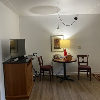 Coolfont Resort - Sitting area in bedroom. - American Near Me - Berkeley Springs, West Virginia Coolfont Resort - Sitting area in bedroom. - American Near Me - Berkeley Springs, West Virginia