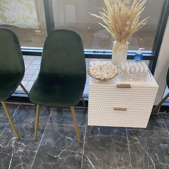 2EM Nail Place - Waiting area - Nail Salons Near Me - Irvine, California 2EM Nail Place - Waiting area - Nail Salons Near Me - Irvine, California