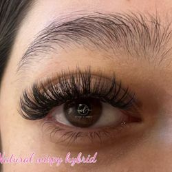 Vivid Lashes - Natural wispy Hybrid