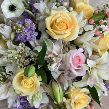 Chestnut Street Flowers - Florists Near Me - Winnetka, Illinois Chestnut Street Flowers - Florists Near Me - Winnetka, Illinois