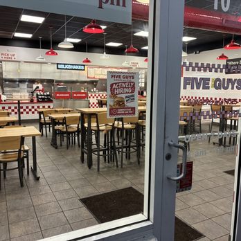 Five Guys - Employees ignoring us waiting outside. Several of us already paid for orders online or through the app. - Burgers Near Me - Jupiter, Florida Five Guys - Employees ignoring us waiting outside. Several of us already paid for orders online or through the app. - Burgers Near Me - Jupiter, Florida