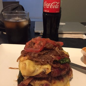 La Chingona - At home ready to cut into this double bacon cheeseburger - Burgers Near Me - Puerto Vallarta, JAL La Chingona - At home ready to cut into this double bacon cheeseburger - Burgers Near Me - Puerto Vallarta, JAL