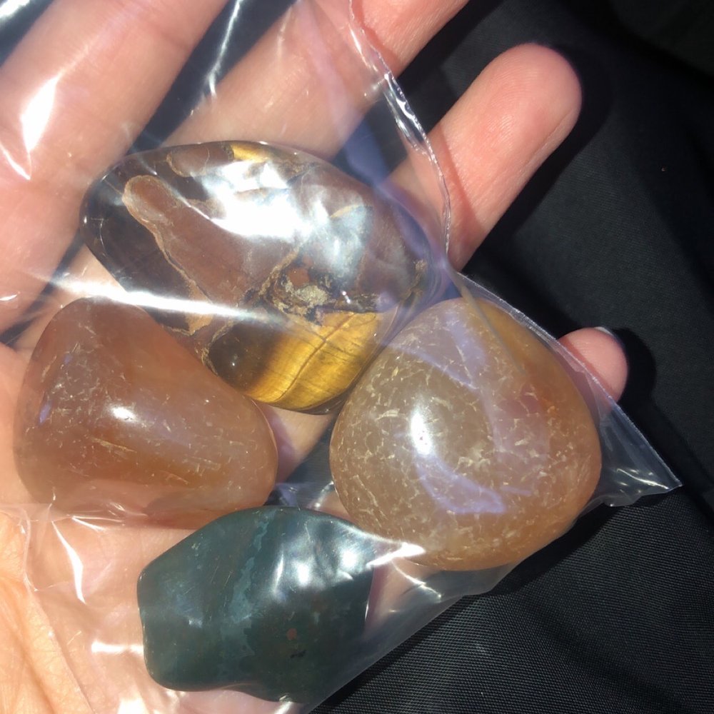 2 carnelian 1 tigers eye 1 bloodstone 2 carnelian 1 tigers eye 1 bloodstone