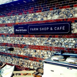 Bird & Carter Farm Shop - This the way in.