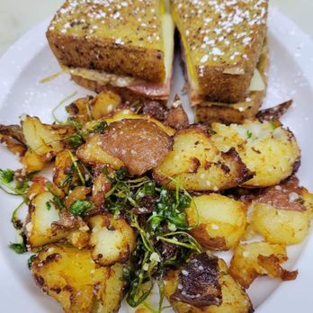 B1 Tavern - BRUNCH - Bars Near Me - Keego Harbor, Michigan B1 Tavern - BRUNCH - Bars Near Me - Keego Harbor, Michigan