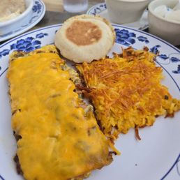 Meat lovers omelet with cheesy hashbrowns Meat lovers omelet with cheesy hashbrowns