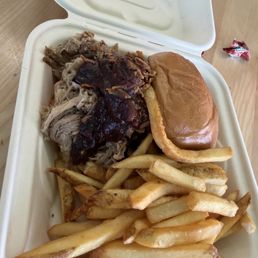 Bbq pulled pork with fries