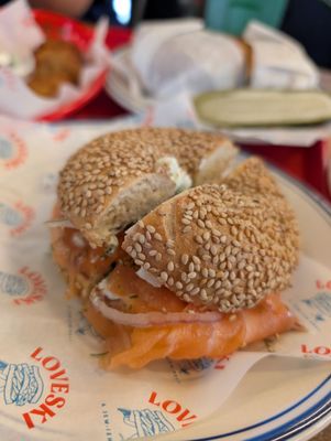 Loveski Deli by null