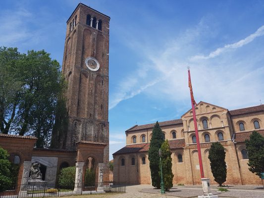 Basilica dei Santi Maria e Donato by null