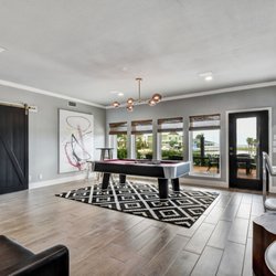 7 Palms Estate - Anyone Up For Some Pool?
