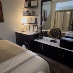 Melt Massage & Spa