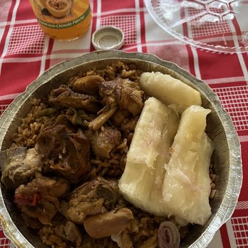 Sazon Dona Ramona - Pollo guisado con moro y yuca - Dominican Near Me - Bogota, New Jersey