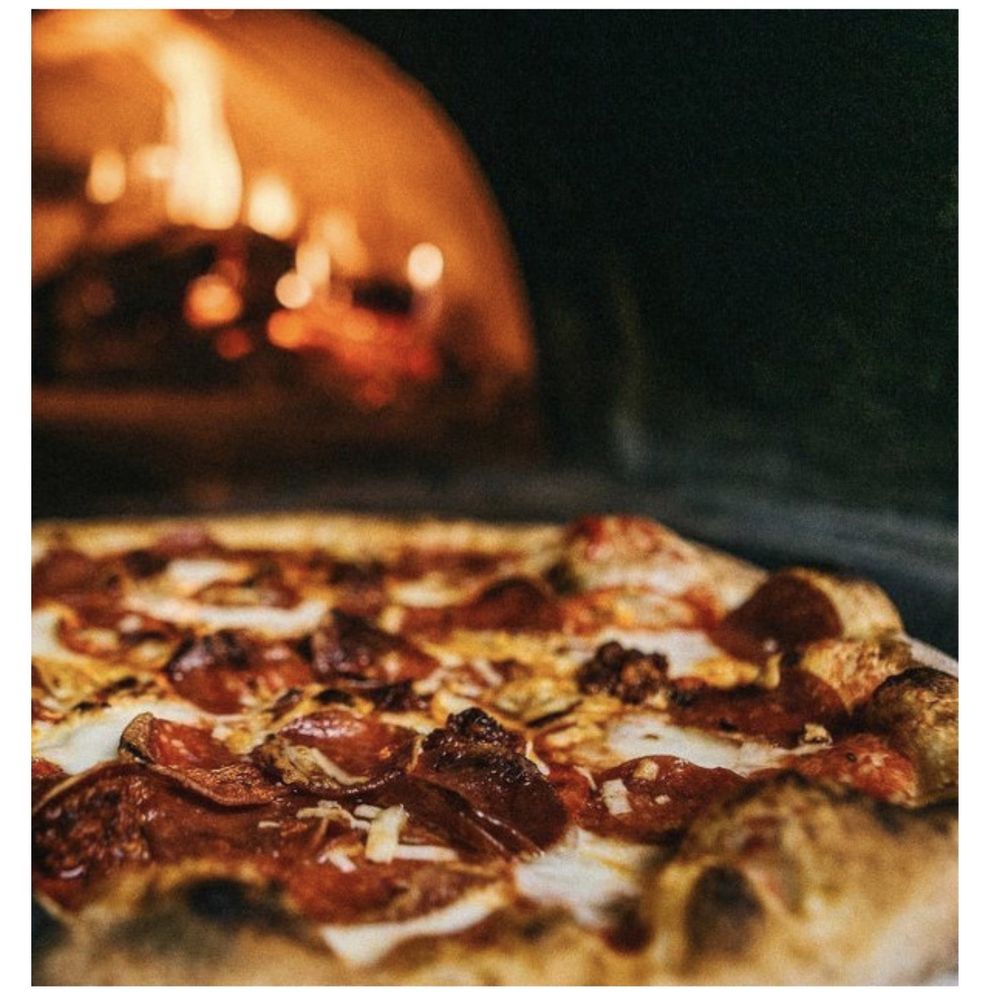 Rustica Pizza Vino Logo