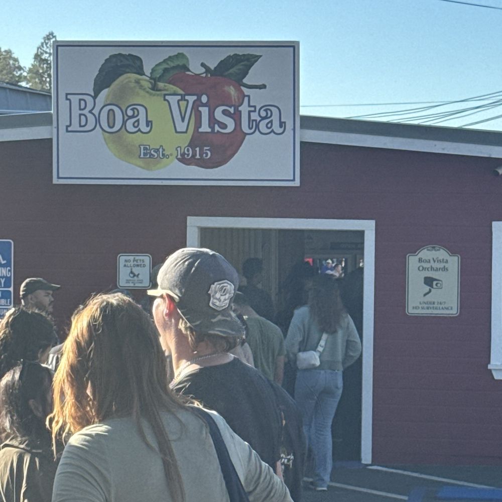 Boa Vista Orchards - Long line to purchase apple dessert - Fruits & Veggies Near Me - Placerville, California