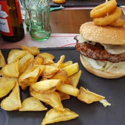 Sgt. Peppers Bar & Grill - La  burger