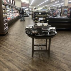 Big Y - Big Y Old Lyme CT. Clean, well kept, and remodeled.