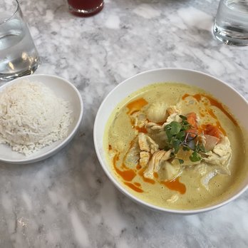 White Elephant - Yellow curry with chicken - Thai Near Me - Los Angeles, California
