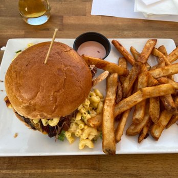 Colton's Social House - Therapy Burger - New American Near Me - Clovis, California