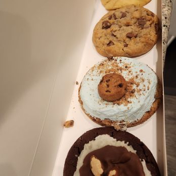 Crumbl - Tracy - Bakeries Near Me - Tracy, California Crumbl - Tracy - Bakeries Near Me - Tracy, California