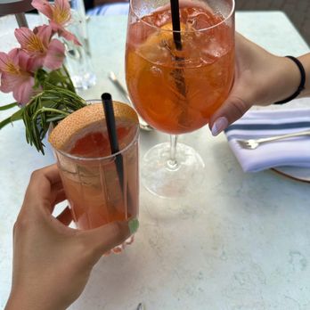 19 Raw - 19 Paloma and passion fruit spritz - Seafood Near Me - Edgartown, Massachusetts