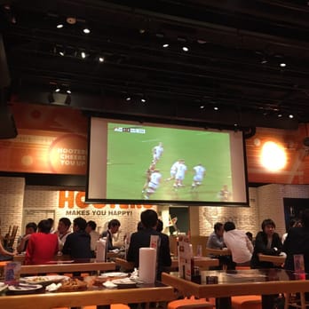 フーターズ 新宿西口店 - Updated February 2026 - 57 Photos - 西新宿