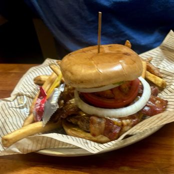 Cheddar's Scratch Kitchen - Classic Burger - American Near Me - Arlington, Texas