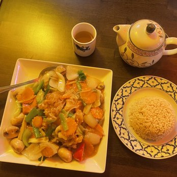 Sweet Angel - Sole with veggies in ginger sauce and steamed brown rice - Thai Near Me - Brunswick, Maine Sweet Angel - Sole with veggies in ginger sauce and steamed brown rice - Thai Near Me - Brunswick, Maine