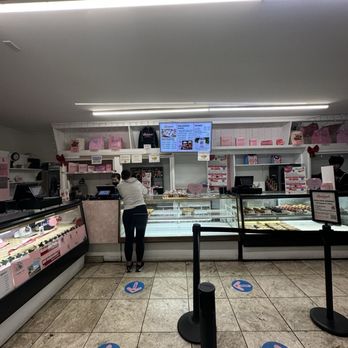Leonard's Bakery - Bakeries Near Me - Honolulu, Hawaii