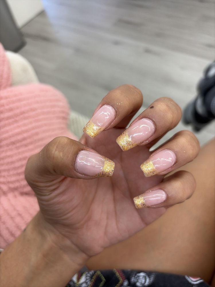 Stella's Nails Logo