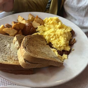 JT's Cafe - Corned beef hash and eggs - Breakfast & Brunch Near Me - Blue Point, New York