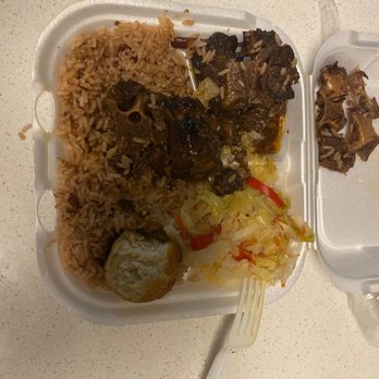 Island Classic Carribean - Oxtail rice and peas cabbage fried dumpling - Caribbean Near Me - Longwood, Florida