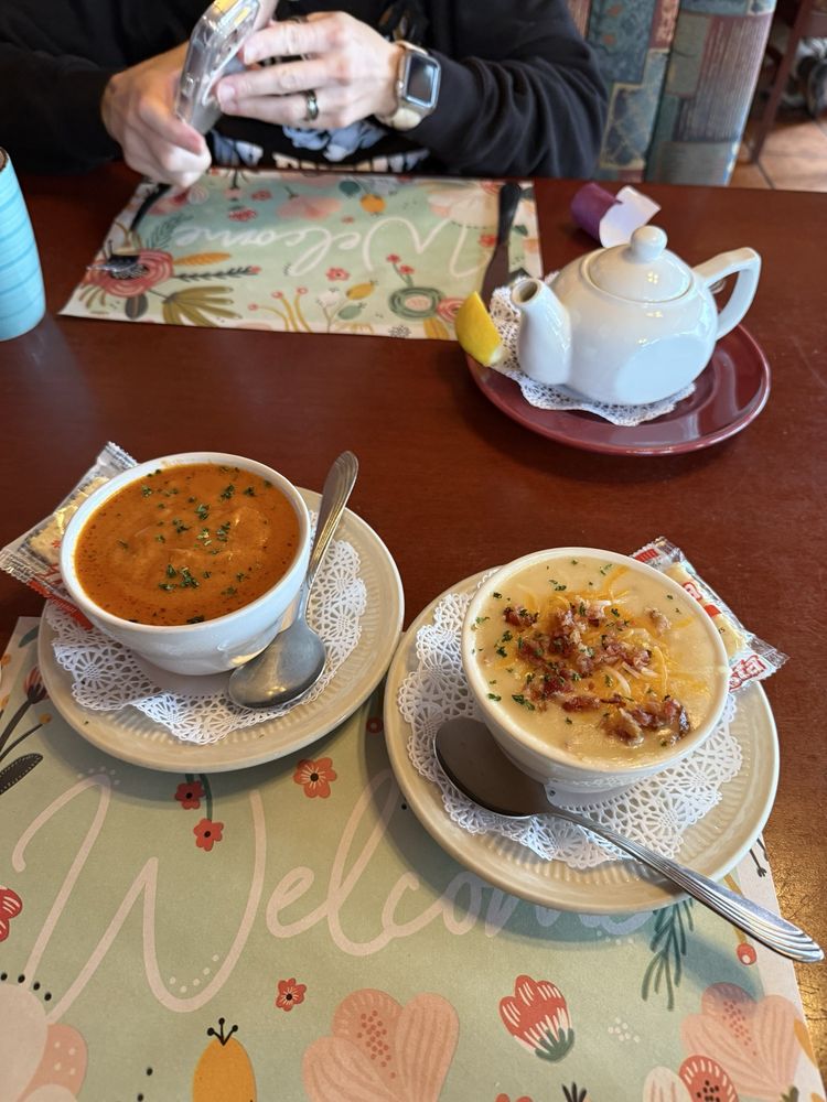 Lisa's Milltown Deli Logo