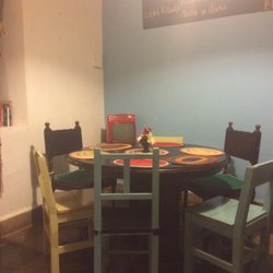 La Picadita - La mesa grande del salón de los libros