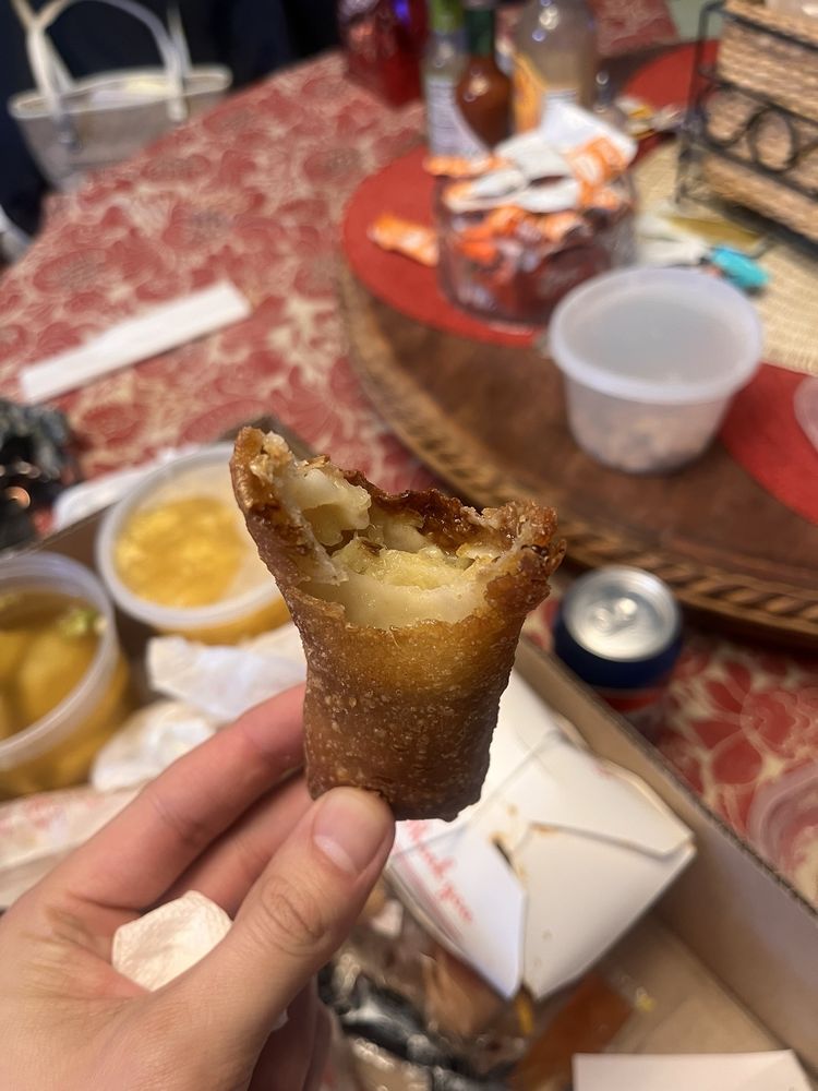 Lucky Restaurant Logo