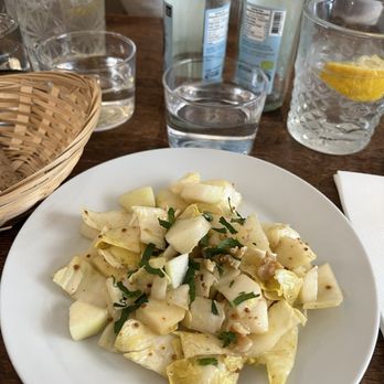 Aux Cerises - Endives with pear and walnuts drizzle with mustard seed vinaigrette. - Cafes Near Me - Paris 07, 75