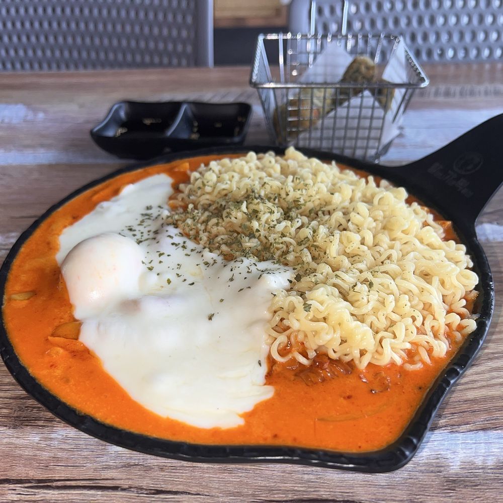Halgatteok - Rose Tteokbokki with wheat tteok. We added ramen and cheese. This one comes with bacon, sausage, and fish cakes! - Korean Near Me - Federal Way, Washington Halgatteok - Rose Tteokbokki with wheat tteok. We added ramen and cheese. This one comes with bacon, sausage, and fish cakes! - Korean Near Me - Federal Way, Washington