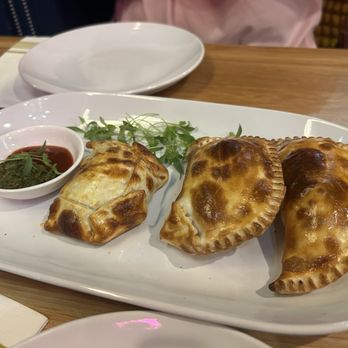 Buen Vino Lounge - Empanadas - Lounges Near Me - Azusa, California