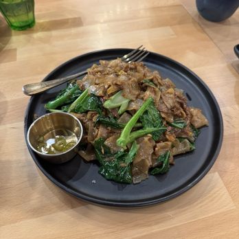 Manaao - Pad See Ew - Thai Near Me - Tustin, California
