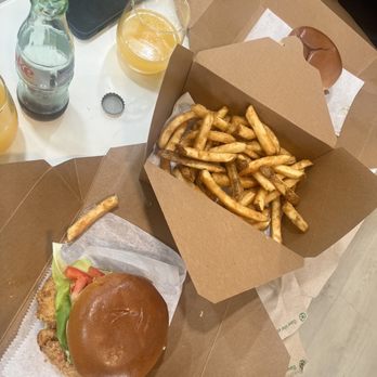 Periwinkle Kitchen - Fries + chick sandwich - American Near Me - Johns Island, South Carolina Periwinkle Kitchen - Fries + chick sandwich - American Near Me - Johns Island, South Carolina