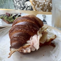 Ham & cheese croissant with egg